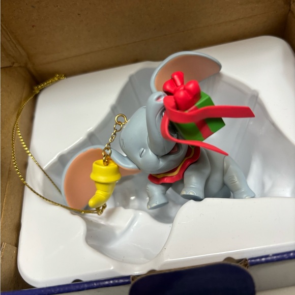 Disney Vintage Dumbo Christmas Ornament - Picture 2 of 4